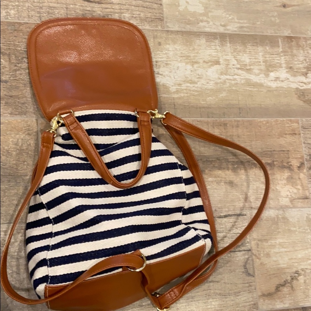 Striped back pack - Picture 3 of 3